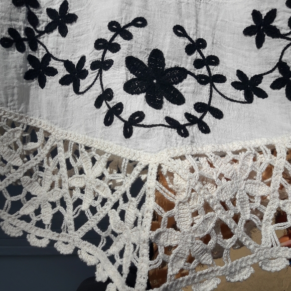 NEW Boho Top Embroidery Crochet Hippie Style Clothing Cut Embroidered Flowers ML - Picture 2 of 8